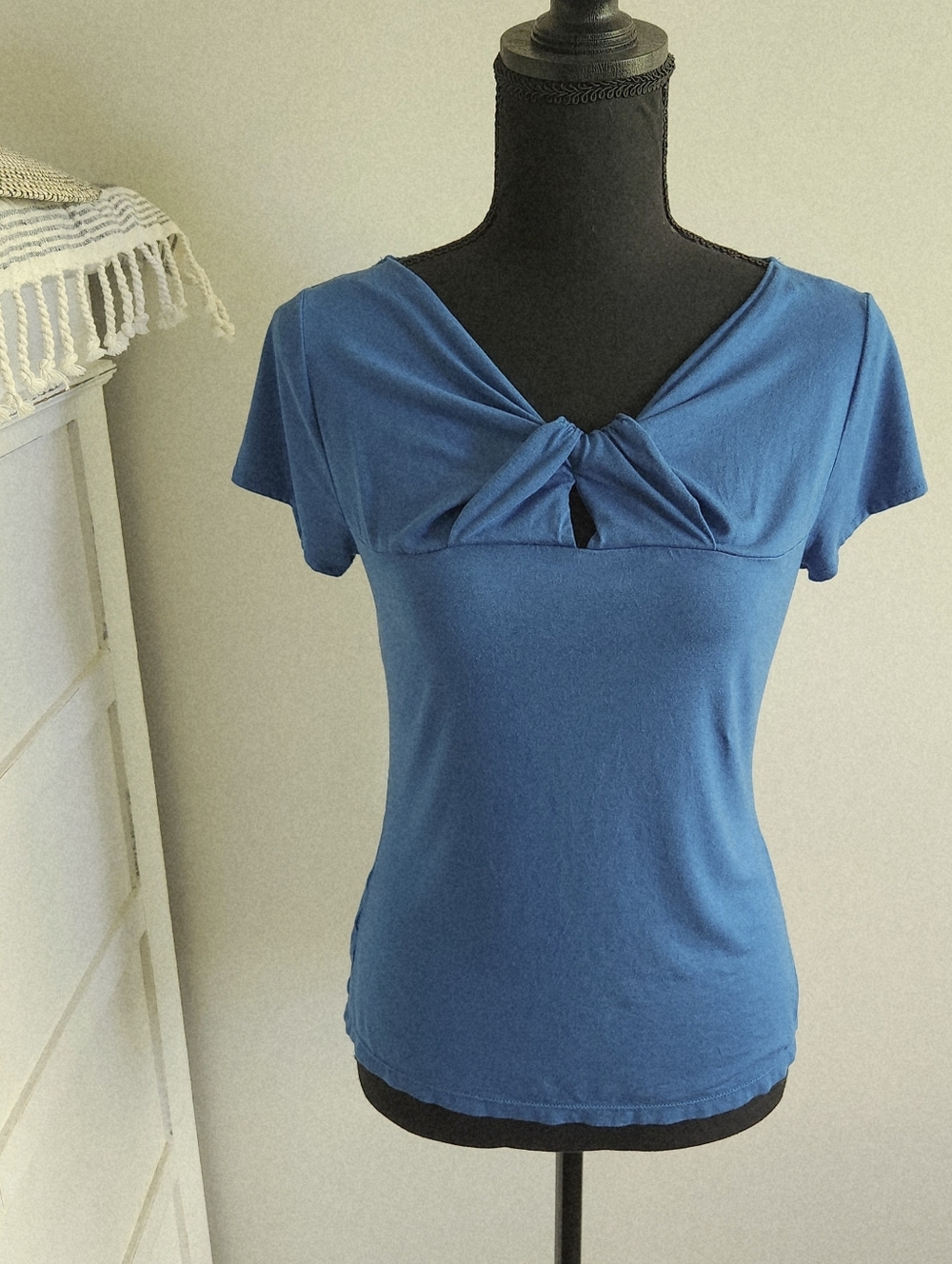 ANN TAYLOR TWIST FRONT SHORT SLEEVE TOP
